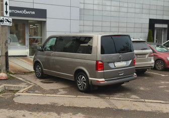 Подержанный автомобиль Volkswagen Caravelle 2019 года (6 фото)