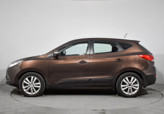 Подержанный автомобиль Hyundai ix35 2010 года (8 фото)