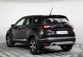 Подержанный автомобиль Renault Kaptur 2021 года (7 фото)