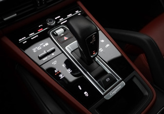 Подержанный автомобиль Porsche Cayenne 2021 года (25 фото)