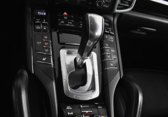 Подержанный автомобиль Porsche Cayenne 2015 года (16 фото)