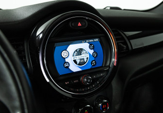 Подержанный автомобиль MINI Hatch 2021 года (16 фото)