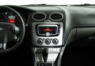 Подержанный автомобиль Ford Focus Hatchback 2009 года (14 фото)