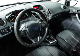 Подержанный автомобиль Ford Fiesta Hatchback 2009 года (11 фото)