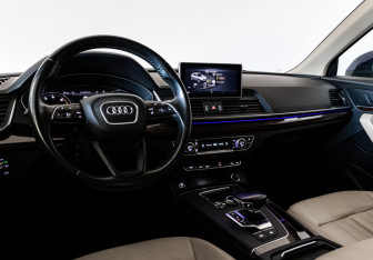 Подержанный автомобиль Audi Q5 2017 года (18 фото)