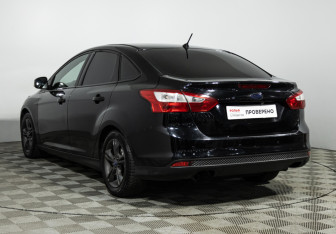 Подержанный автомобиль Ford Focus Sedan 2012 года (7 фото)