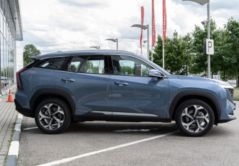 Новый Geely Atlas 2025 (4 фото)