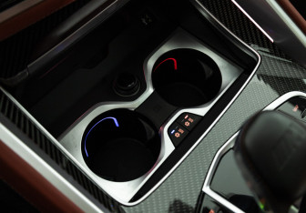 Подержанный автомобиль BMW X5 M 2024 года (15 фото)