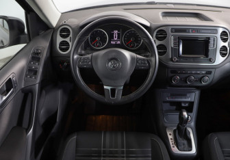 Подержанный автомобиль Volkswagen Tiguan 2016 года (10 фото)