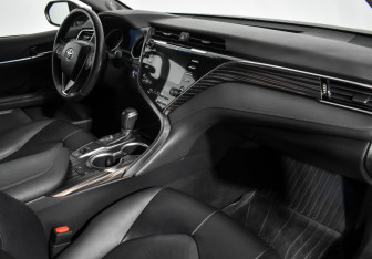 Подержанный автомобиль Toyota Camry Sedan 2020 года (14 фото)