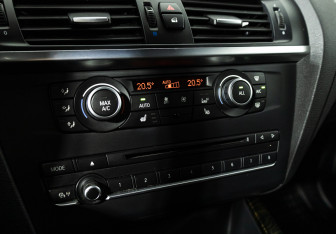 Подержанный автомобиль BMW X3 2014 года (16 фото)