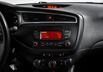 Подержанный автомобиль Kia Ceed Hatchback 2016 года (16 фото)
