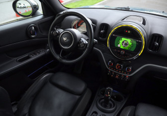 Подержанный автомобиль MINI Countryman 2018 года (10 фото)