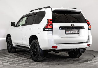 Подержанный автомобиль Toyota Land Cruiser Prado 2021 года (9 фото)