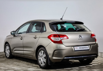 Подержанный автомобиль Citroen C4 Hatchback 2011 года (7 фото)