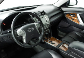 Подержанный автомобиль Toyota Camry Sedan 2010 года (11 фото)