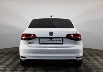 Подержанный автомобиль Volkswagen Jetta Sedan 2016 года (6 фото)