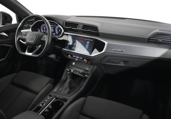 Подержанный автомобиль Audi Q3 2019 года (9 фото)
