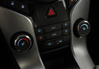 Подержанный автомобиль Chevrolet Cruze Hatchback 2012 года (14 фото)