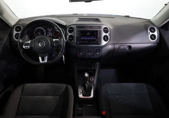 Подержанный автомобиль Volkswagen Tiguan 2016 года (8 фото)