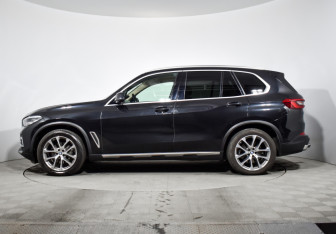 Подержанный автомобиль BMW X5 2019 года (8 фото)