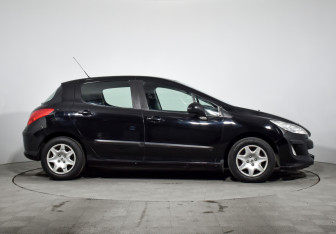 Подержанный автомобиль Peugeot 308 Hatchback 2008 года (4 фото)