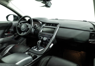 Подержанный автомобиль Jaguar E-Pace 2018 года (9 фото)