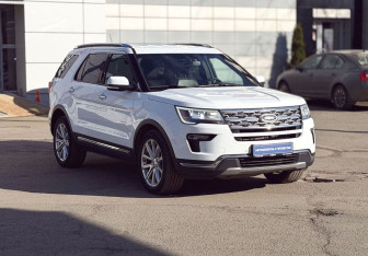 Подержанный автомобиль Ford Explorer 2019 года (3 фото)