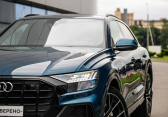 Подержанный автомобиль Audi Q8 2019 года (2 фото)