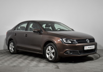Подержанный автомобиль Volkswagen Jetta Sedan 2014 года (3 фото)