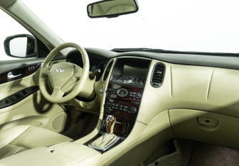 Подержанный автомобиль Infiniti QX50 2013 года (9 фото)