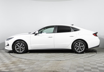 Подержанный автомобиль Hyundai Sonata 2020 года (8 фото)