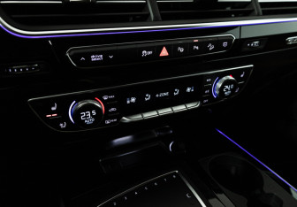 Подержанный автомобиль Audi Q7 2019 года (17 фото)