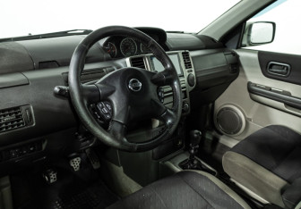 Подержанный автомобиль Nissan X-Trail 2005 года (11 фото)