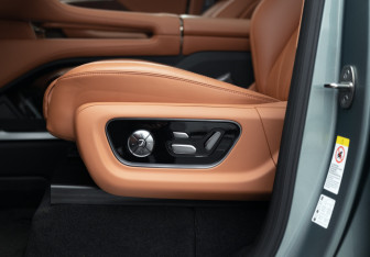 Подержанный автомобиль BYD Yangwang U8 2023 года (13 фото)