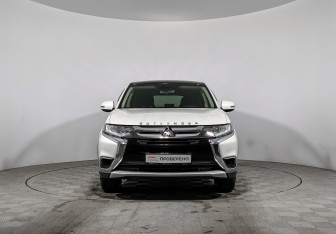 Подержанный автомобиль Mitsubishi Outlander 2018 года (2 фото)