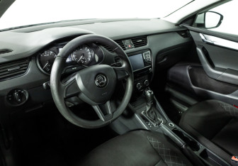 Подержанный автомобиль Skoda Octavia Liftback 2018 года (11 фото)