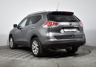 Подержанный автомобиль Nissan X-Trail 2015 года (7 фото)