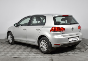 Подержанный автомобиль Volkswagen Golf Hatchback 2010 года (7 фото)