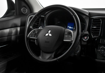Подержанный автомобиль Mitsubishi Outlander 2013 года (14 фото)