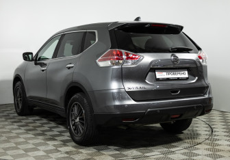 Подержанный автомобиль Nissan X-Trail 2017 года (7 фото)