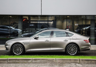 Подержанный автомобиль Genesis G80 2021 года (9 фото)