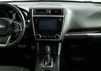 Подержанный автомобиль Subaru Legacy Sedan 2018 года (14 фото)