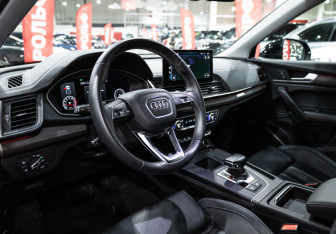Подержанный автомобиль Audi Q5 2021 года (10 фото)