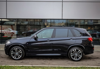 Подержанный автомобиль BMW X5 2017 года (8 фото)