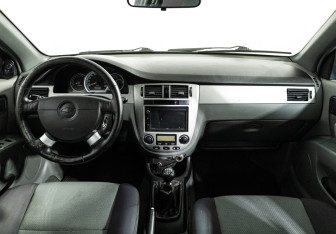 Подержанный автомобиль Chevrolet Lacetti Sedan 2007 года (13 фото)