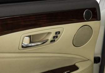 Подержанный автомобиль Lexus LS 2008 года (30 фото)