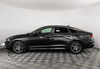 Подержанный автомобиль Kia K5 2021 года (9 фото)