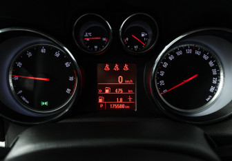 Подержанный автомобиль Opel Mokka 2014 года (12 фото)