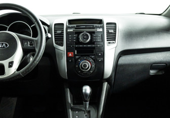 Подержанный автомобиль Kia Venga 2012 года (14 фото)